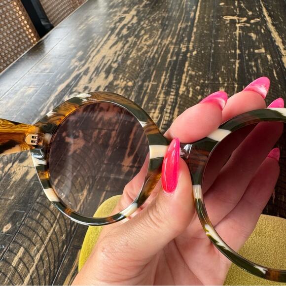 GUCCI - Green & White Marble Sunglasses - Picture 12 of 16